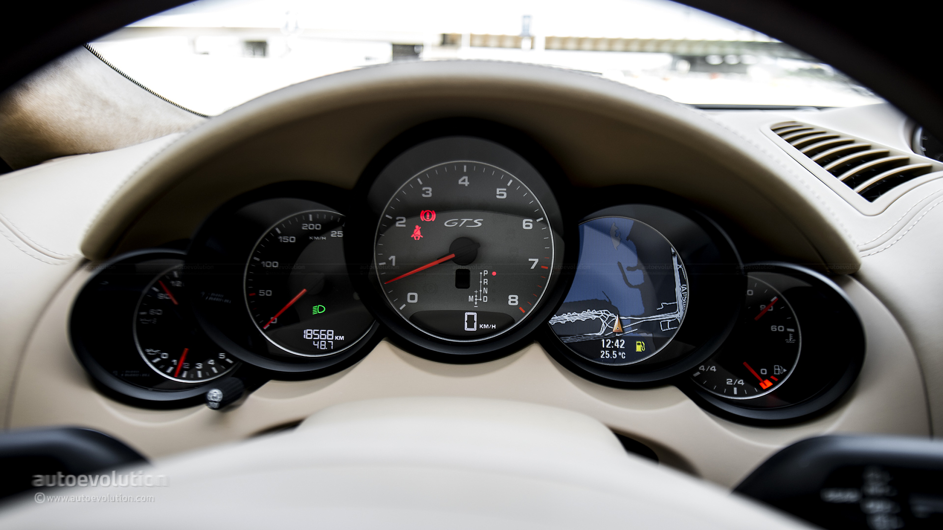 Porsche Cayenne 2020 спидометр