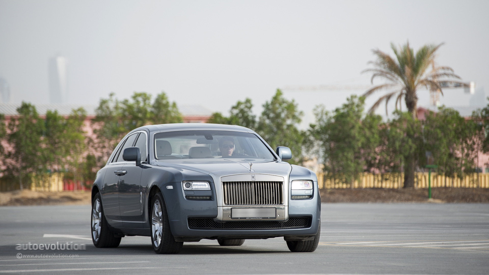 Роллс ройс ремикс. Rolls Royce Ghost 2010. Роллс Ройс Ghost 6.6. Rolls Royce Ghost 6.6 v12 2009. BH 0001 IP Роллс Ройс.