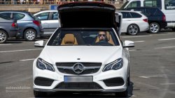 2014 MERCEDES-BENZ E-Class Cabriolet roof in action
