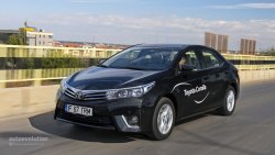 2014 TOYOTA Corolla driving in city