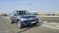 BMW X5 E70 open road driving