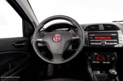 Fiat Bravo steering wheel with airbag badge