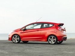 2014 FORD Fiesta ST side view
