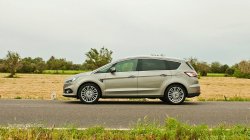 2015 Ford S-Max side view