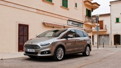 2015 Ford S-Max in city