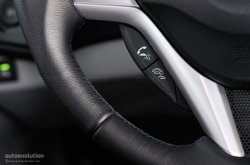 Honda CR-Z steering wheel mobile phone controls