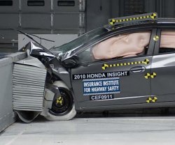 2010 Honda Insight in IIHS crashtest