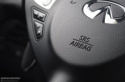 Infiniti FX50s driver airbag badge