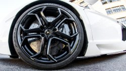 Lamborghini Aventador front wheel in black
