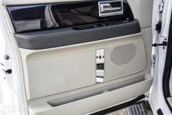 2015 Lincoln Navigator door panel