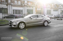 2015 MERCEDES-BENZ CLS-Class cruising in the city