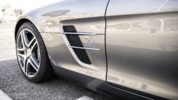 Mercedes-Benz SLS AMG Roadster side air vents