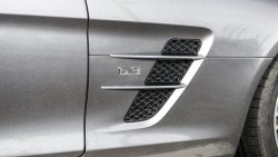 Mercedes-Benz SLS AMG Roadster air vents on the front wings