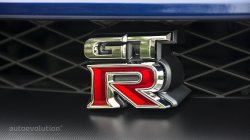 2016 Nissan GT-R badge