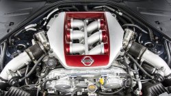 2016 Nissan GT-R negine