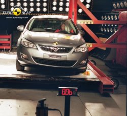 Euro NCAP 2010 Opel Astra crash test
