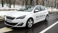2015 PEUGEOT 308 on the move