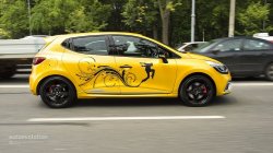 RENAULT Clio RS 200 Turbo city driving