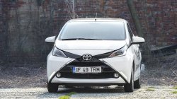 2015 Toyota Aygo X-Wave front view