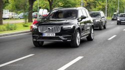2016 VOLVO XC90 T6 driving in city